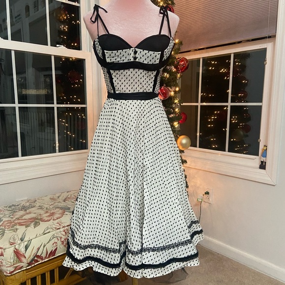 Lip Service Blacklist pinup dress - Picture 1 of 10